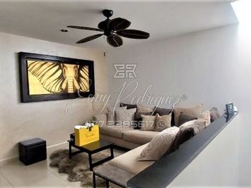 CASA EN EXCELENTE PRECIO, LOMAS DE GRAN JARDÍN, 3 REC. CON BAÑO, 2 AUTOS, EQUIPO.