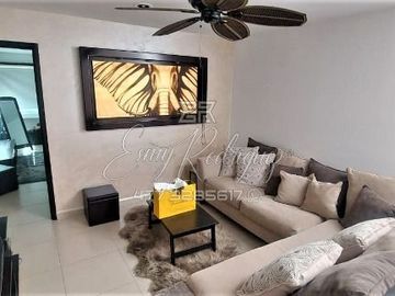 CASA EN EXCELENTE PRECIO, LOMAS DE GRAN JARDÍN, 3 REC. CON BAÑO, 2 AUTOS, EQUIPO.