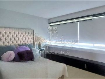 CASA EN EXCELENTE PRECIO, LOMAS DE GRAN JARDÍN, 3 REC. CON BAÑO, 2 AUTOS, EQUIPO.