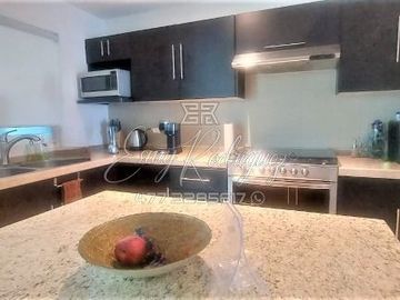 CASA EN EXCELENTE PRECIO, LOMAS DE GRAN JARDÍN, 3 REC. CON BAÑO, 2 AUTOS, EQUIPO.