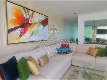 CASA EN EXCELENTE PRECIO, LOMAS DE GRAN JARDÍN, 3 REC. CON BAÑO, 2 AUTOS, EQUIPO.