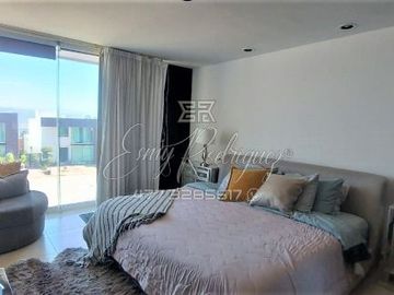 CASA EN EXCELENTE PRECIO, LOMAS DE GRAN JARDÍN, 3 REC. CON BAÑO, 2 AUTOS, EQUIPO.