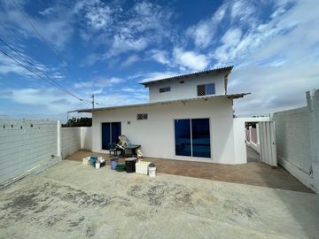En Venta Casa Rentera en Urb. Colinas del Pacifico en Playas Villamil