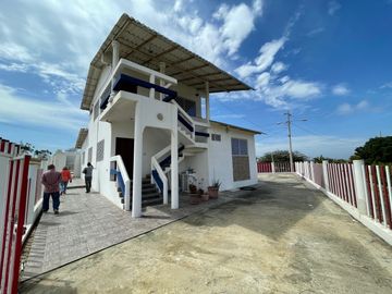 En Venta Casa Rentera en Urb. Colinas del Pacifico en Playas Villamil