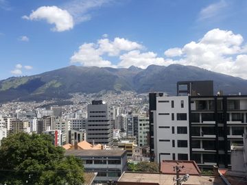 Casa Rentera o Terreno con Potencial en Venta en La Paz Iñaquito