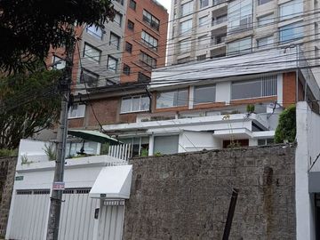 Casa Rentera o Terreno con Potencial en Venta en La Paz Iñaquito