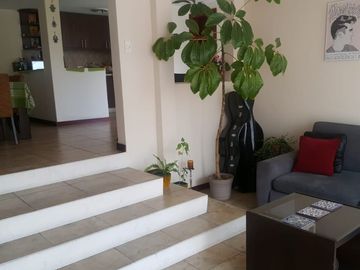 Casa Rentera o Terreno con Potencial en Venta en La Paz Iñaquito
