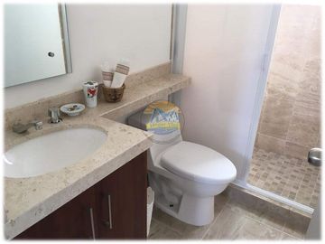 Casas con alberca, excelentes acabados