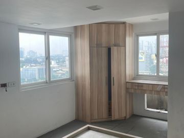3 BEDROOMS CONDO IN TIMOG AVE NEAR MRT STATION, MALLS AND SCHOOLS