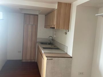 3 BEDROOMS CONDO IN TIMOG AVE NEAR MRT STATION, MALLS AND SCHOOLS