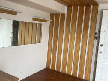 3 BEDROOMS CONDO IN TIMOG AVE NEAR MRT STATION, MALLS AND SCHOOLS