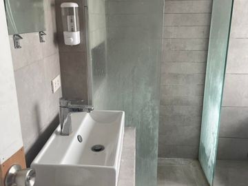 3 BEDROOMS CONDO IN TIMOG AVE NEAR MRT STATION, MALLS AND SCHOOLS