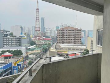 3 BEDROOMS CONDO IN TIMOG AVE NEAR MRT STATION, MALLS AND SCHOOLS
