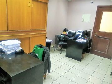 VENDE OFICINA, COMPAÑÍA CON AMUNATEGUI, SANTIAGO, 34 M2, 1 PRIVADO, PLANTA LIBRE, BAÑO, KITCHENETTE, CON OPCION DE ESTACIONAMIENTO