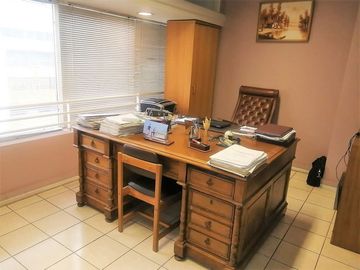 VENDE OFICINA, COMPAÑÍA CON AMUNATEGUI, SANTIAGO, 34 M2, 1 PRIVADO, PLANTA LIBRE, BAÑO, KITCHENETTE, CON OPCION DE ESTACIONAMIENTO