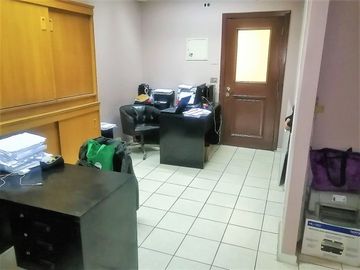 VENDE OFICINA, COMPAÑÍA CON AMUNATEGUI, SANTIAGO, 34 M2, 1 PRIVADO, PLANTA LIBRE, BAÑO, KITCHENETTE, CON OPCION DE ESTACIONAMIENTO