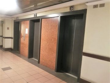 VENDE OFICINA, COMPAÑÍA CON AMUNATEGUI, SANTIAGO, 34 M2, 1 PRIVADO, PLANTA LIBRE, BAÑO, KITCHENETTE, CON OPCION DE ESTACIONAMIENTO