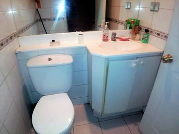 VENDE OFICINA, COMPAÑÍA CON AMUNATEGUI, SANTIAGO, 34 M2, 1 PRIVADO, PLANTA LIBRE, BAÑO, KITCHENETTE, CON OPCION DE ESTACIONAMIENTO