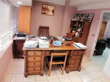 VENDE OFICINA, COMPAÑÍA CON AMUNATEGUI, SANTIAGO, 34 M2, 1 PRIVADO, PLANTA LIBRE, BAÑO, KITCHENETTE, CON OPCION DE ESTACIONAMIENTO