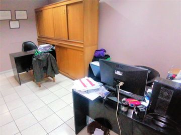 VENDE OFICINA, COMPAÑÍA CON AMUNATEGUI, SANTIAGO, 34 M2, 1 PRIVADO, PLANTA LIBRE, BAÑO, KITCHENETTE, CON OPCION DE ESTACIONAMIENTO