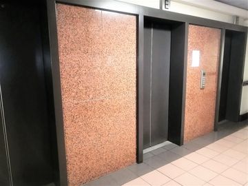 VENDE OFICINA, COMPAÑÍA CON AMUNATEGUI, SANTIAGO, 34 M2, 1 PRIVADO, PLANTA LIBRE, BAÑO, KITCHENETTE, CON OPCION DE ESTACIONAMIENTO