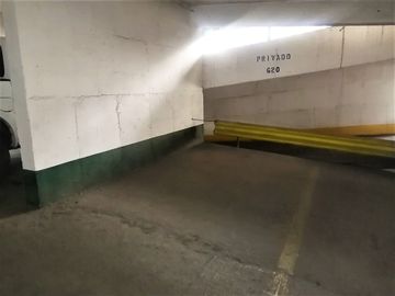 VENDE OFICINA, COMPAÑÍA CON AMUNATEGUI, SANTIAGO, 34 M2, 1 PRIVADO, PLANTA LIBRE, BAÑO, KITCHENETTE, CON OPCION DE ESTACIONAMIENTO