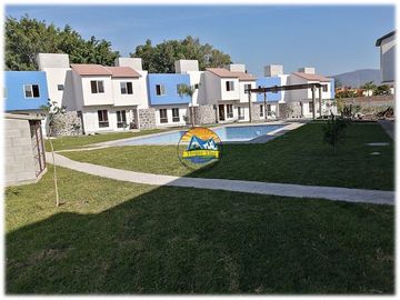 Casas con alberca excelente ubicación
