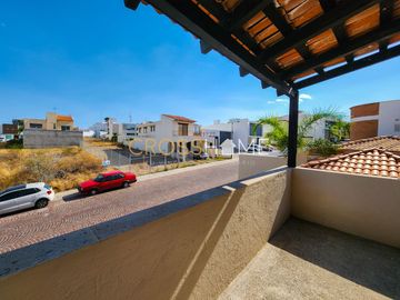 CASA EN VENTA, JURIQUILLA, QRO.