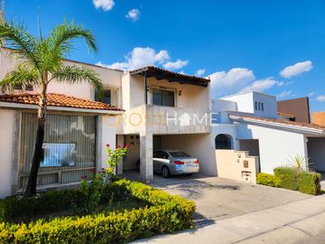 CASA EN VENTA, JURIQUILLA, QRO.