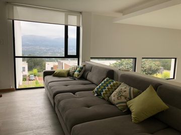 ESTUPENDA CASA MINIMALISTA EN NAYON DE VENTA