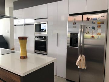ESTUPENDA CASA MINIMALISTA EN NAYON DE VENTA