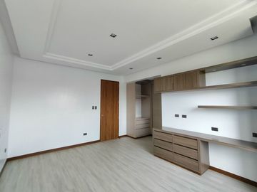 Brandnew House for Sale in Portofino Las Pinas -with Pool