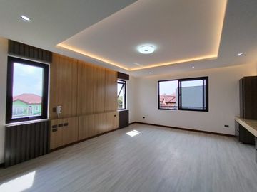Brandnew House for Sale in Portofino Las Pinas -with Pool