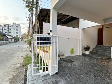 Townhome for sale, newly renovated, beautiful, good location, close to Chiang Mai University only 5 minutes, Nimman, Ton Phayom Market, airport only 1