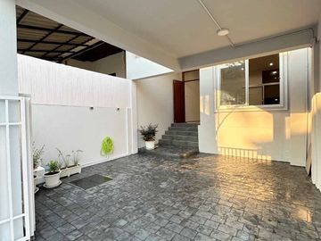 Townhome for sale, newly renovated, beautiful, good location, close to Chiang Mai University only 5 minutes, Nimman, Ton Phayom Market, airport only 1
