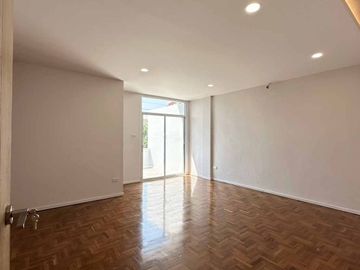 Townhome for sale, newly renovated, beautiful, good location, close to Chiang Mai University only 5 minutes, Nimman, Ton Phayom Market, airport only 1