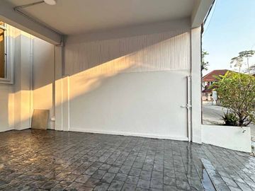 Townhome for sale, newly renovated, beautiful, good location, close to Chiang Mai University only 5 minutes, Nimman, Ton Phayom Market, airport only 1