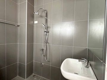 Townhome for sale, newly renovated, beautiful, good location, close to Chiang Mai University only 5 minutes, Nimman, Ton Phayom Market, airport only 1