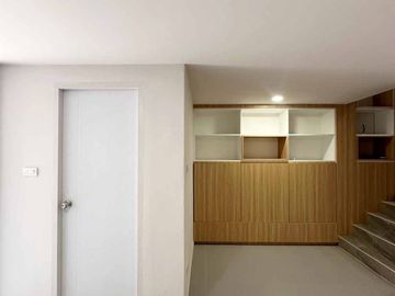 Townhome for sale, newly renovated, beautiful, good location, close to Chiang Mai University only 5 minutes, Nimman, Ton Phayom Market, airport only 1