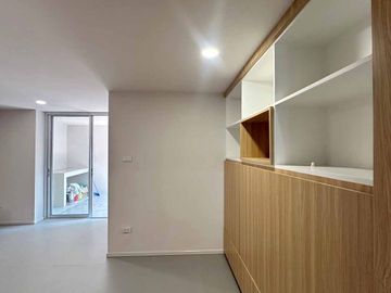 Townhome for sale, newly renovated, beautiful, good location, close to Chiang Mai University only 5 minutes, Nimman, Ton Phayom Market, airport only 1