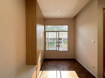 Townhome for sale, newly renovated, beautiful, good location, close to Chiang Mai University only 5 minutes, Nimman, Ton Phayom Market, airport only 1