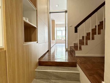 Townhome for sale, newly renovated, beautiful, good location, close to Chiang Mai University only 5 minutes, Nimman, Ton Phayom Market, airport only 1