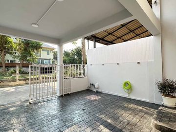 Townhome for sale, newly renovated, beautiful, good location, close to Chiang Mai University only 5 minutes, Nimman, Ton Phayom Market, airport only 1