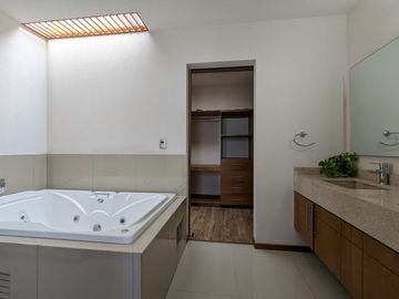 Se Vende Casa en Paseo Altozano, Avenida Montaña Monarca, Morelia, Michoacán, México