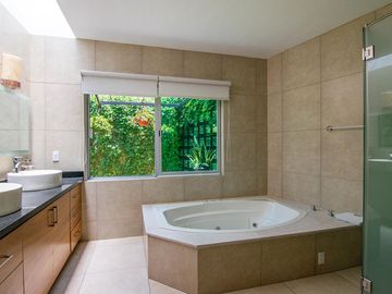 Linda casa en Riberas del pilar! PRECIO REDUCIDO!!