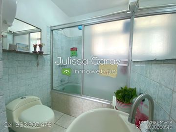 Venta de dpto tipo casa 1er piso con jardín, patio y 2 terrazas en Miraflores – Alt. Cdra 42 Av. Arequipa