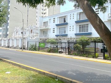 Venta de dpto tipo casa 1er piso con jardín, patio y 2 terrazas en Miraflores – Alt. Cdra 42 Av. Arequipa
