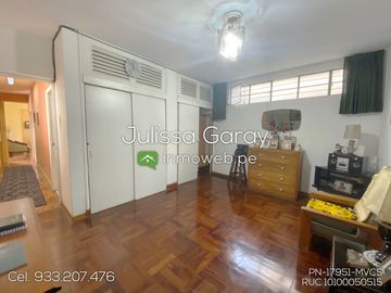 Venta de dpto tipo casa 1er piso con jardín, patio y 2 terrazas en Miraflores – Alt. Cdra 42 Av. Arequipa