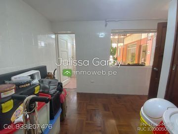 Venta de dpto tipo casa 1er piso con jardín, patio y 2 terrazas en Miraflores – Alt. Cdra 42 Av. Arequipa