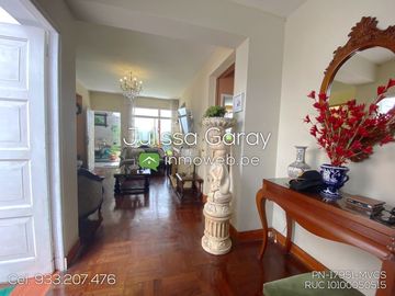 Venta de dpto tipo casa 1er piso con jardín, patio y 2 terrazas en Miraflores – Alt. Cdra 42 Av. Arequipa